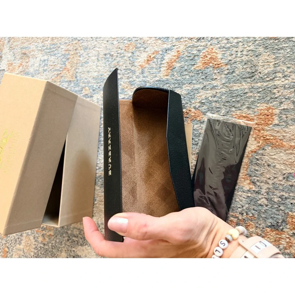 Authentic Men's Burberry Sunglass Case Cloth and Box Set